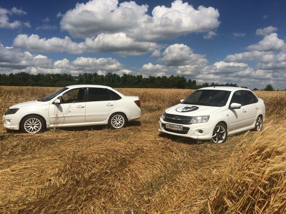 Приора или гранта песня. Приора и Гранта. Гранта vs Гранта спорт. Гранта спорт и Приора. Приора универсал vs Гранта лифтбек.