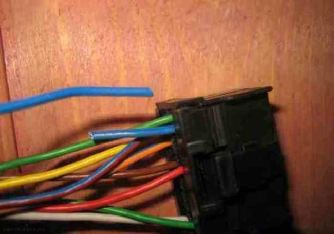 Обрезанные провода иммобилайзера на ВАЗ-2114