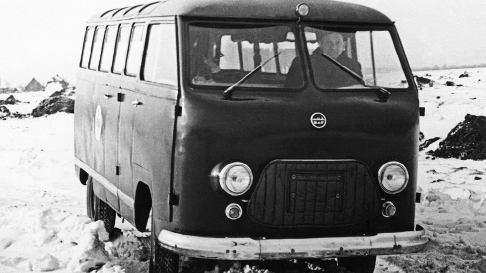 Еще в качестве опытного образца рижский микроавтобус стал «неотложкой»