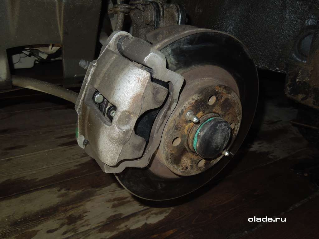 Замена тормозных колодок на Ладе Приора (фото 11)